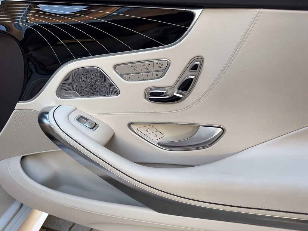 Mercedes-Benz S 560 Cabriolet - zdjęcie 20