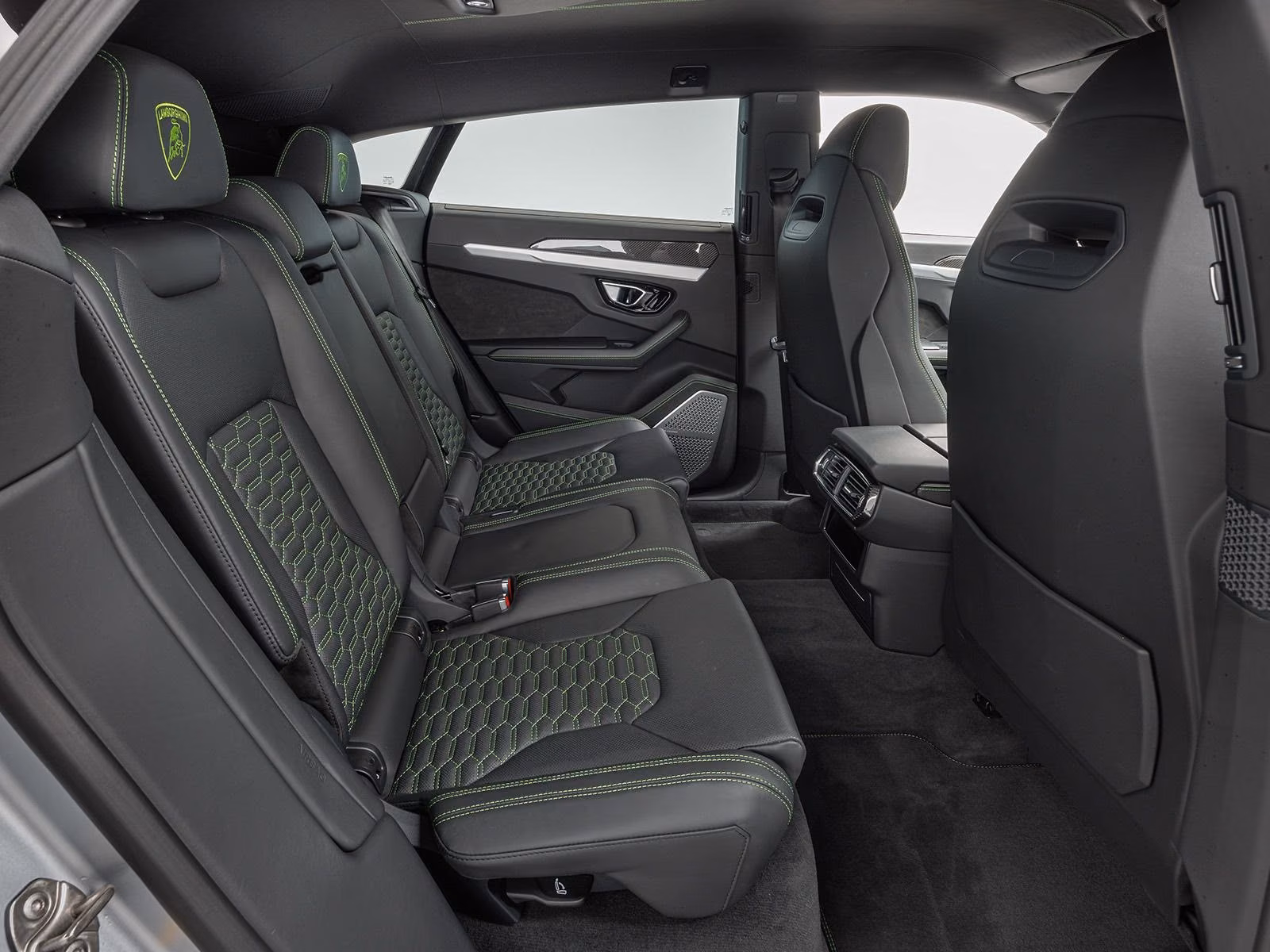 Lamborghini Urus FULL CARBON AKRAPOVIC - zdjęcie 11