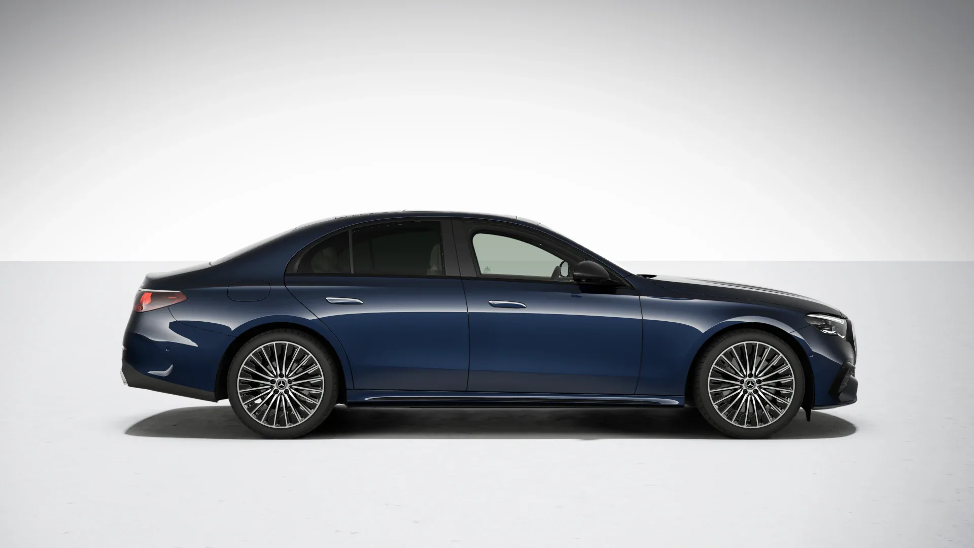 Mercedes-Benz E 220 d 4MATIC Sedan - zdjęcie 5