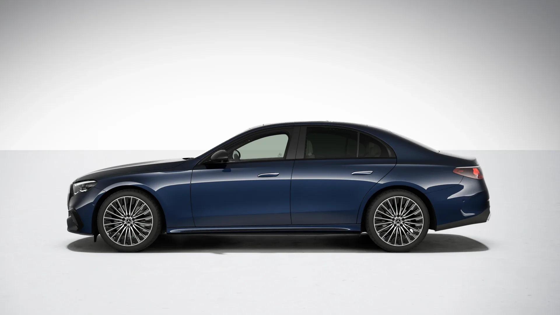Mercedes-Benz E 220 d 4MATIC Sedan - zdjęcie 11