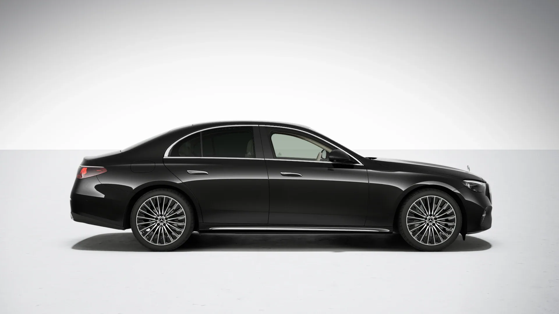Mercedes-Benz E 220 d 4MATIC Sedan - zdjęcie 3
