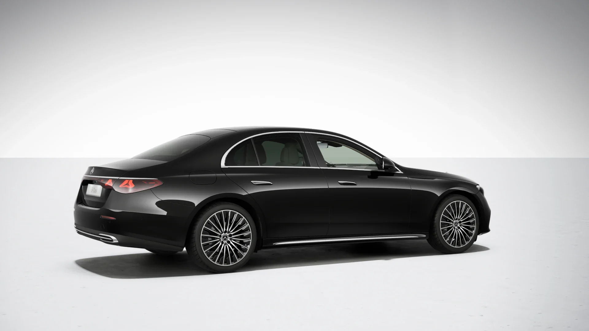 Mercedes-Benz E 220 d 4MATIC Sedan - zdjęcie 4