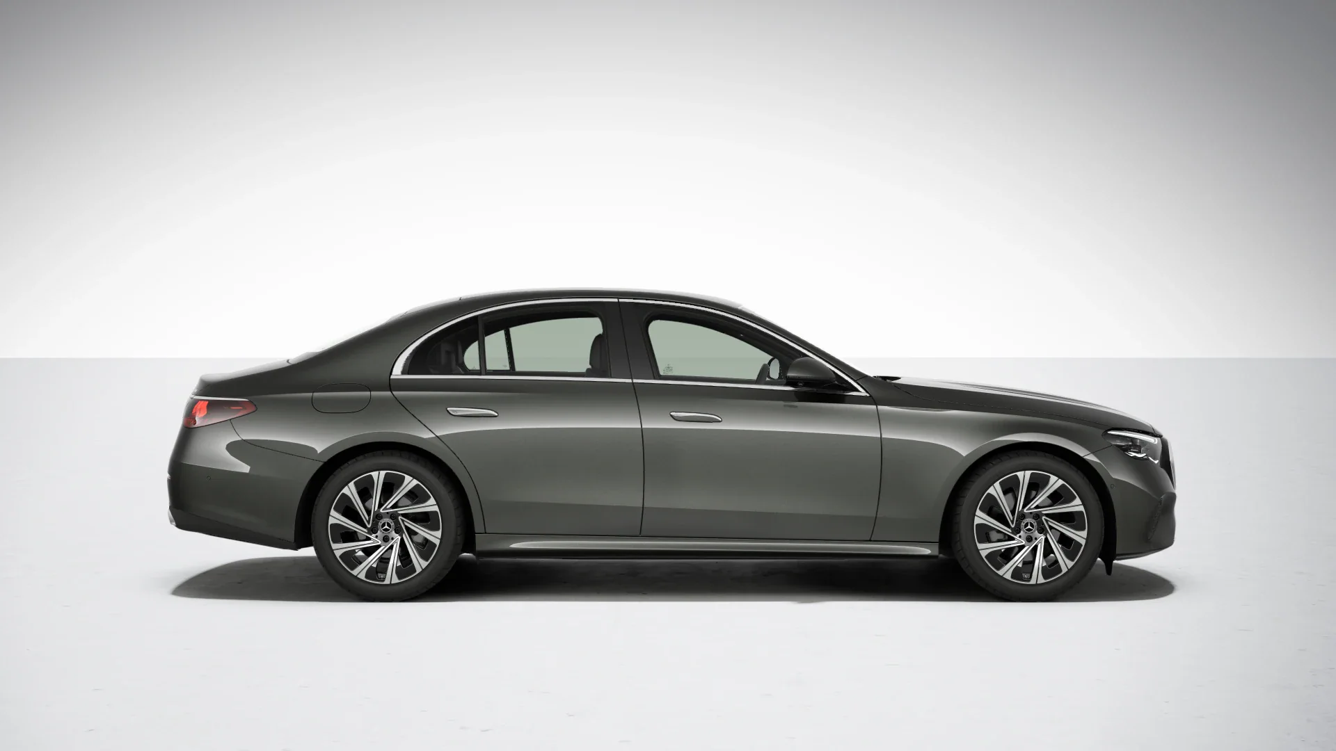 Mercedes-Benz E 220 d 4MATIC Sedan - zdjęcie 3