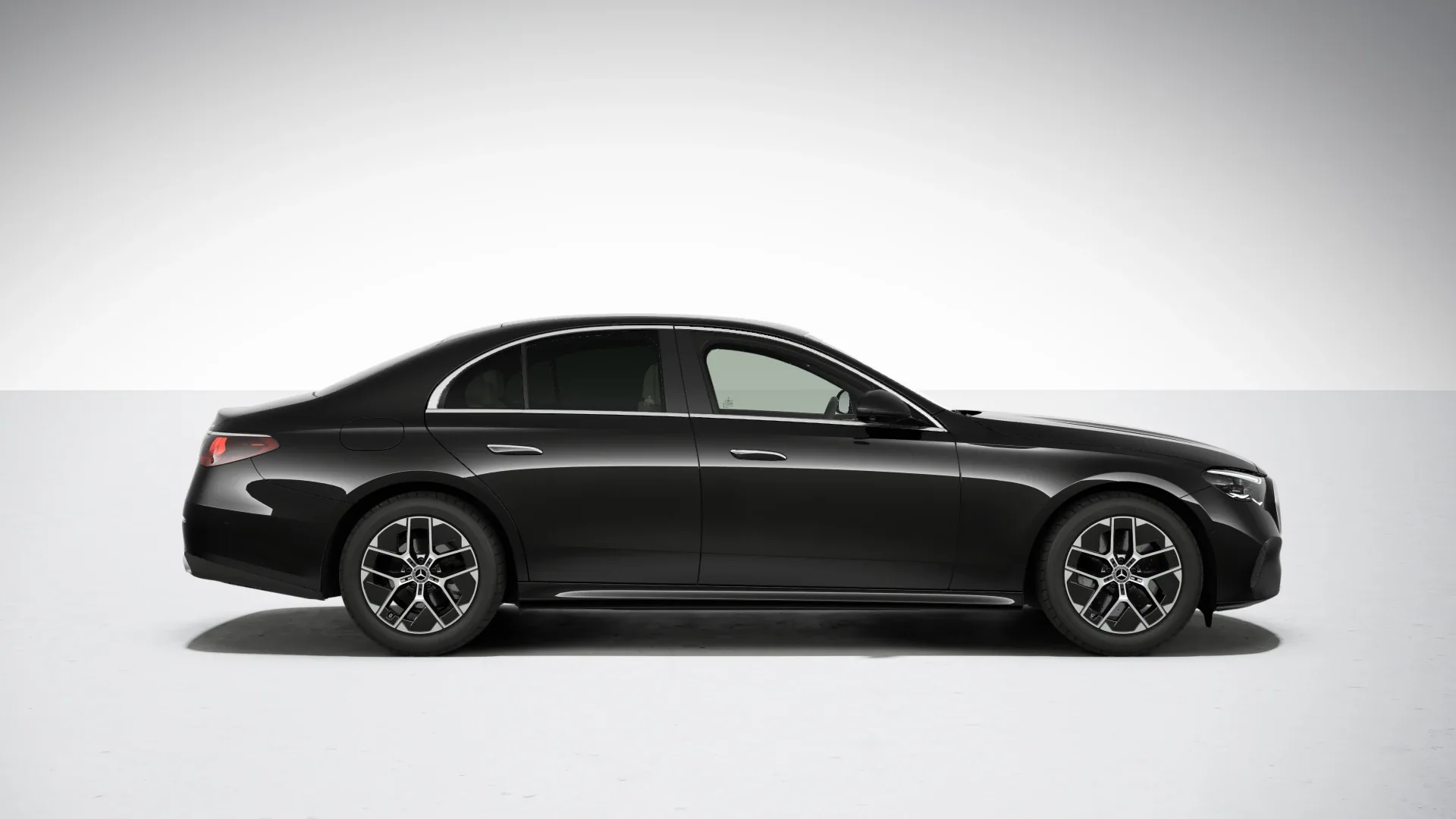 Mercedes-Benz E 220 d 4MATIC Sedan - zdjęcie 3