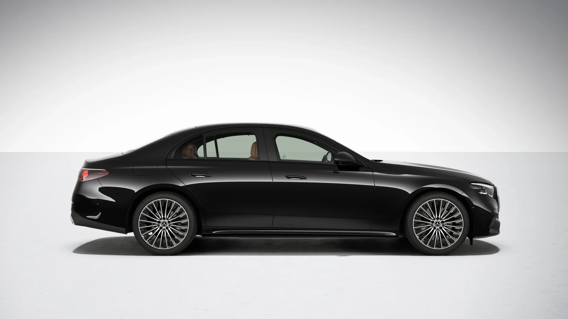 Mercedes-Benz E 220 d 4MATIC Sedan - zdjęcie 3